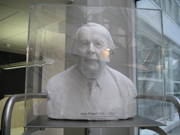 Piaget mausoleum &agrave; Uni-Mail Gen&egrave;ve 16-03-2013